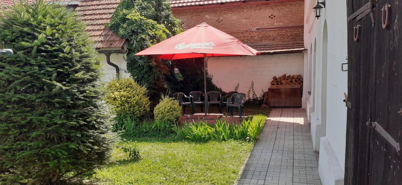 Farma Macas Villa Lázně Bohdaneč Buitenkant foto